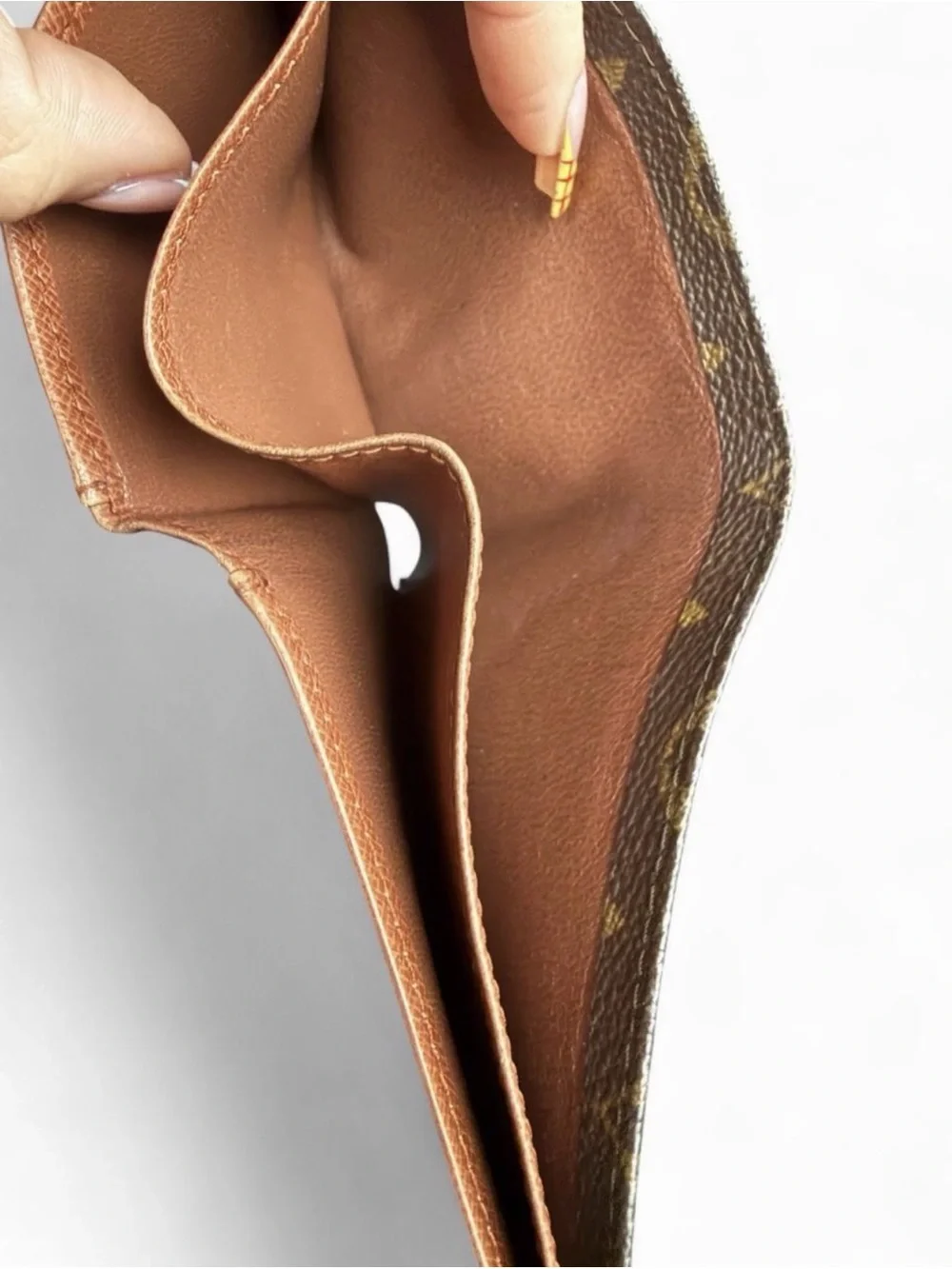 Louis Vuitton — Monogram Bifold wallet Vintage Leather